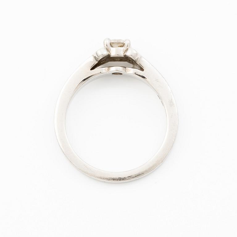 Cartier, ring platinum with round brilliant-cut diamonds.