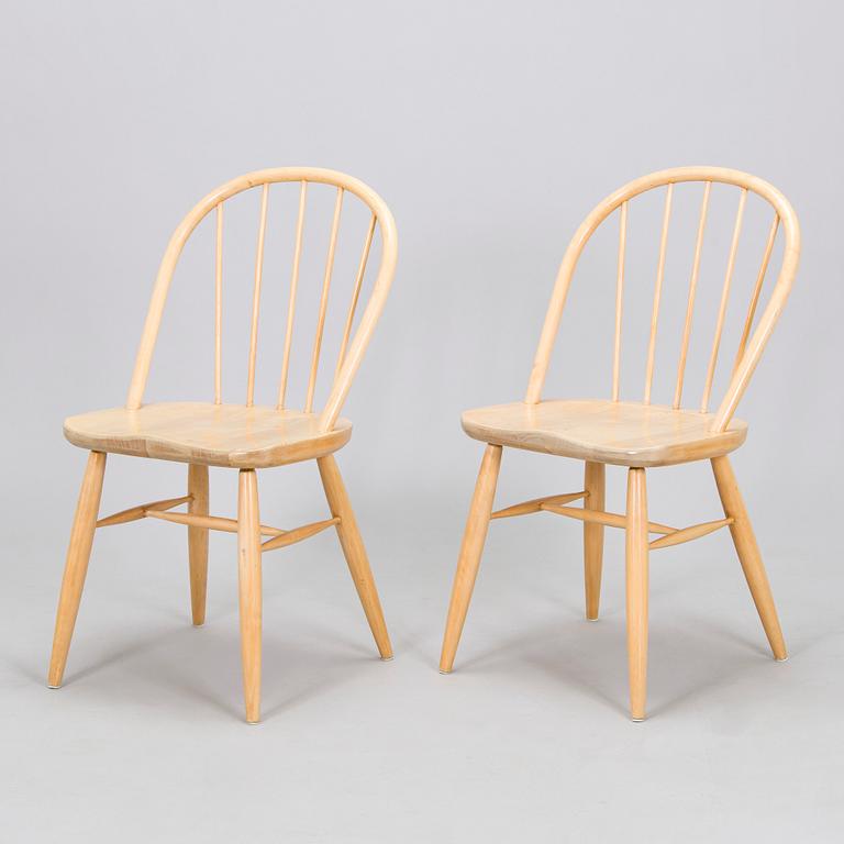 Carl Gustaf Hiort af Ornäs, four mid-20th century spindle chairs for Huonekalutehdas Oy, Ekwall Ab, Pori, Finland.