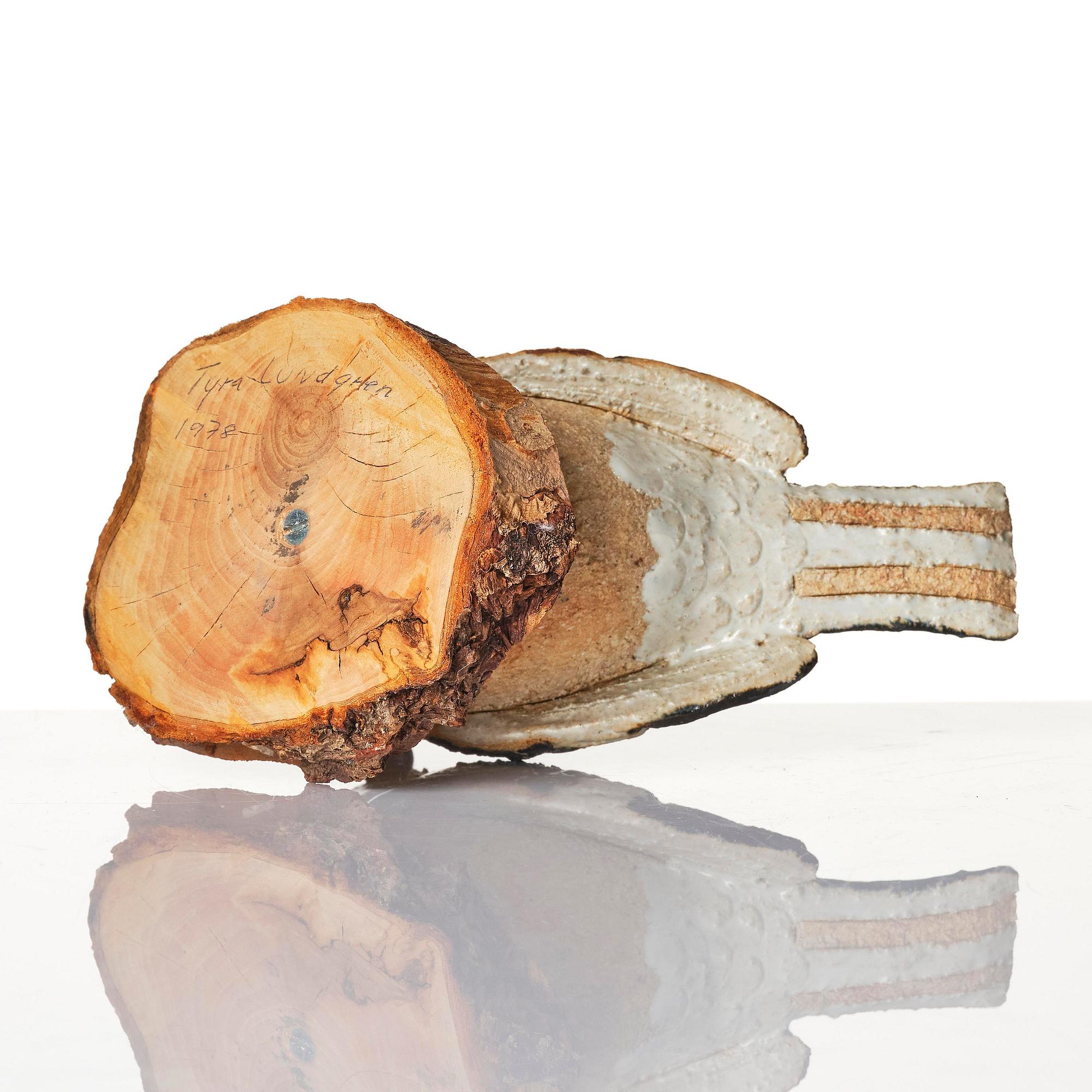 Tyra Lundgren, a chamotte stoneware sculpture of a bird, own studio, Bredkvie, Gotland, 1978.