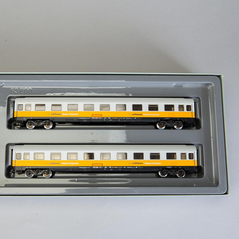 A Märklin 4 piece "Lufthansa Airport Express" set model 2667 H0.