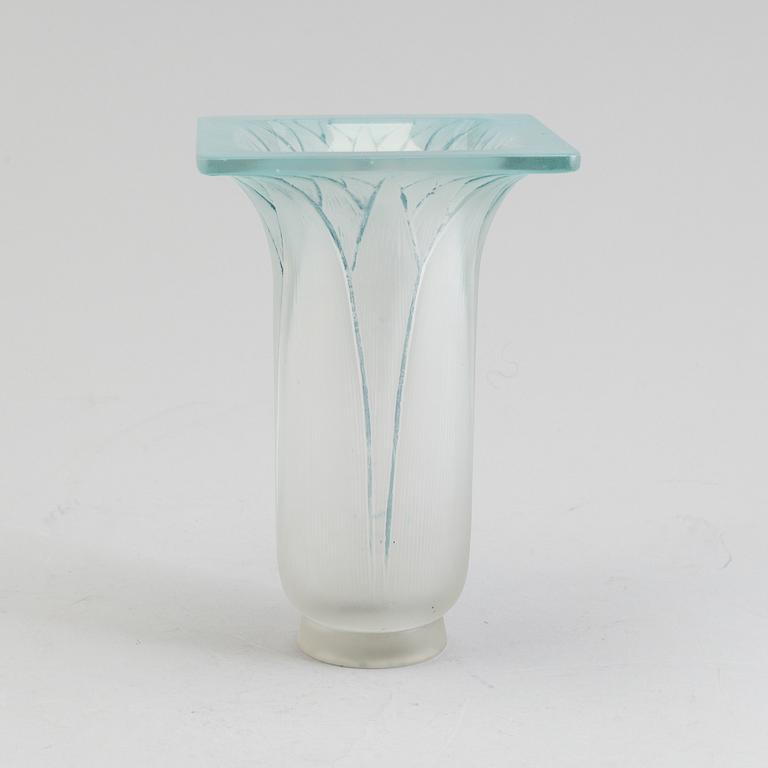 RENE LALIQUE, vas av glas, "Lotus", Frankrike, innan 1945.