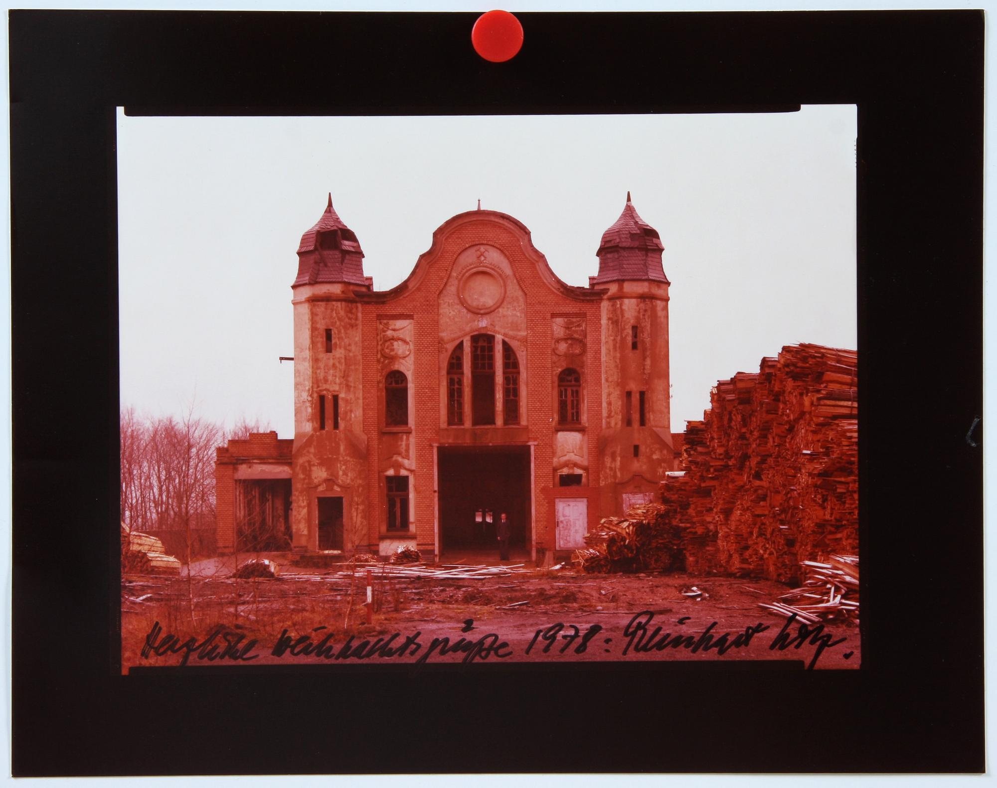 REINHART WOLF, 4 st, fotografier, varav 3 sign.