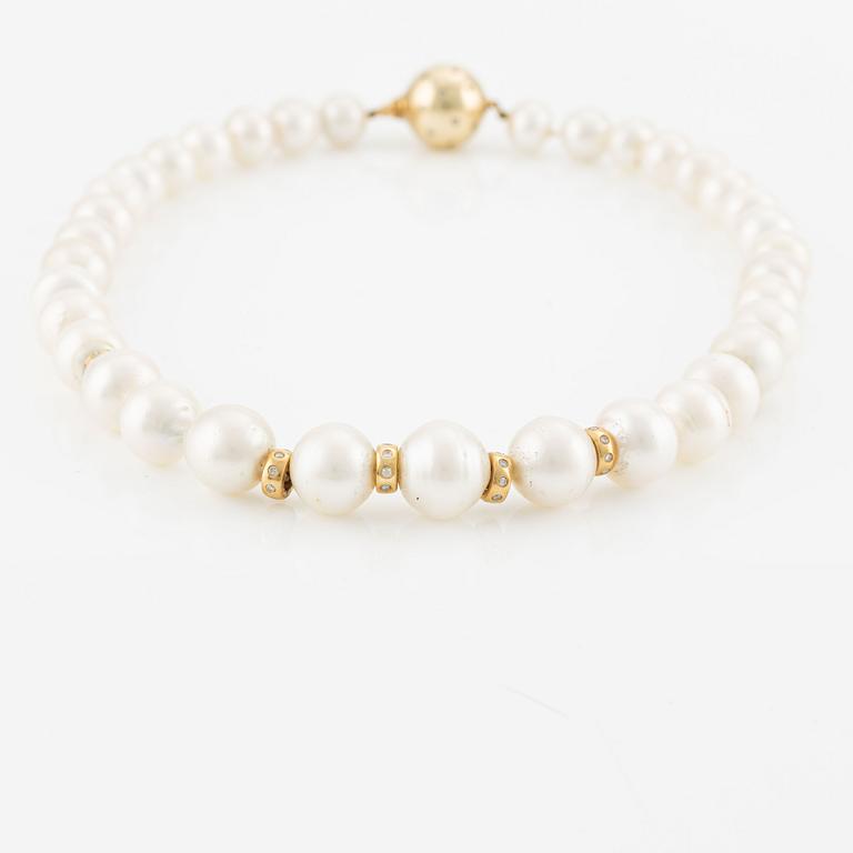 Necklace, South Sea pearls, with a 14K gold clasp set with small diamonds.