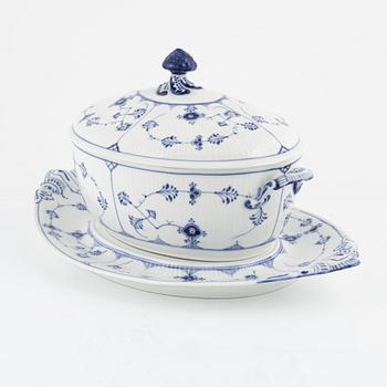 Royal Copenhagen, a 'Musselmalet' porcelain tureen with cover, Royal Copenhagen, Denmark, 1889-1922.