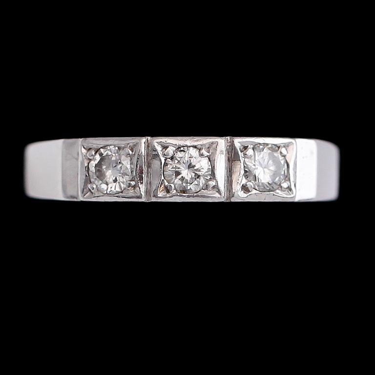 RING, 18 k guld och briljantslipade diamanter, svenska stämplar 1960. Total vikt 3 g.