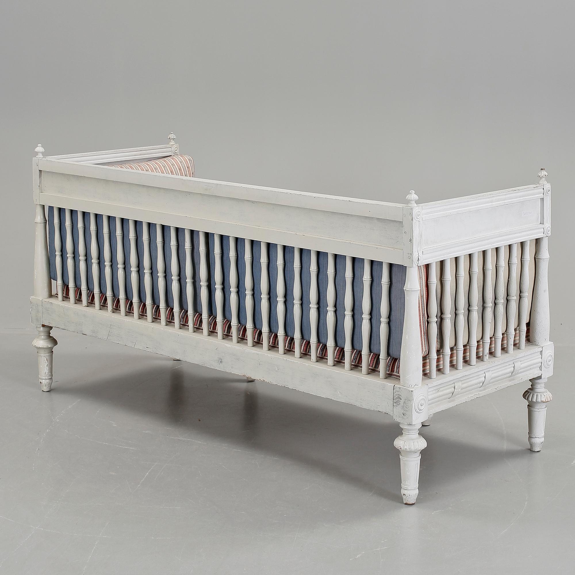 SOFFA, gustaviansk stil, tillverkad av Julita gårdssnickare Henning Forsman. Sekelskiftet 1900-.