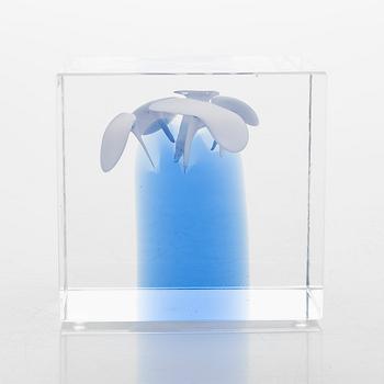 Oiva Toikka, an annual glass cube, signed Oiva Toikka Iittala 2024, numbered 61/2000.