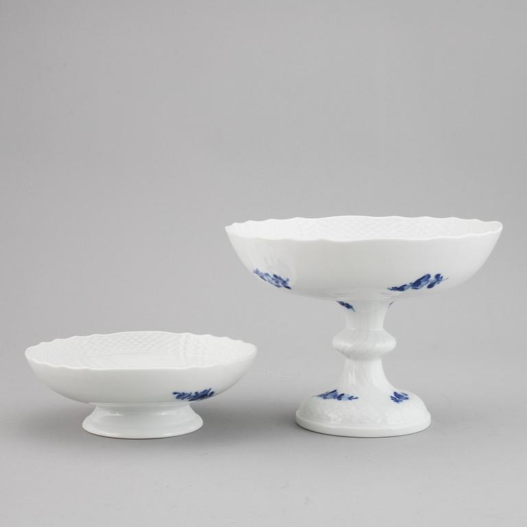 A 35-piece Royal Copenhagen "Blå blomst" porcelain coffee service, Denmark, 20th Century.