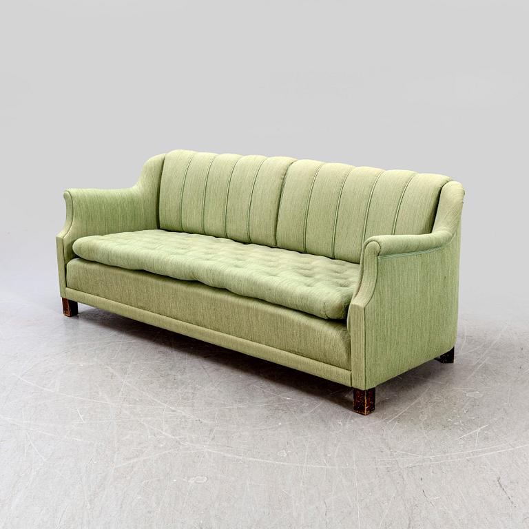 A 1940/50s Camberts möbelaffär sofa.
