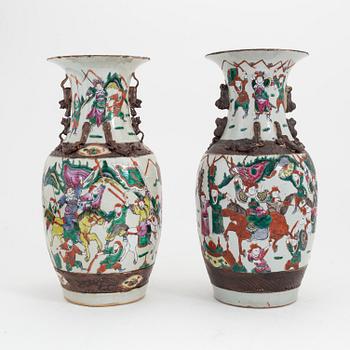 A pair of Chinese porcelain vases, second half of the 20th Century.