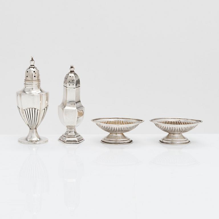 Parti bordssilver, 8 delar, sterlingsilver, England 1885-1909 och Edinburg 1807.