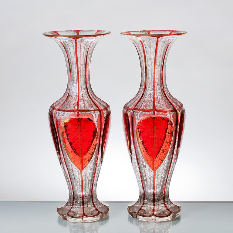 VASER, ett par, glas, sannolikt Böhmen, sekelskiftet 1900.