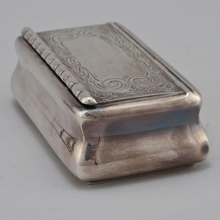 LOCKASKAR, 2  st, silver, Göteborg, 1946 samt importstämplad. Tot vikt 231 g.