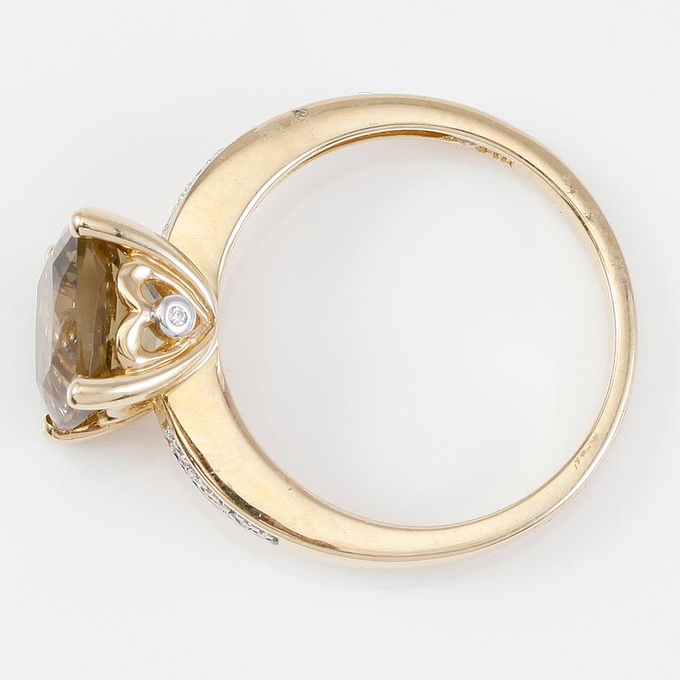 RING, 14K guld, mindre diamanter och kvarts.