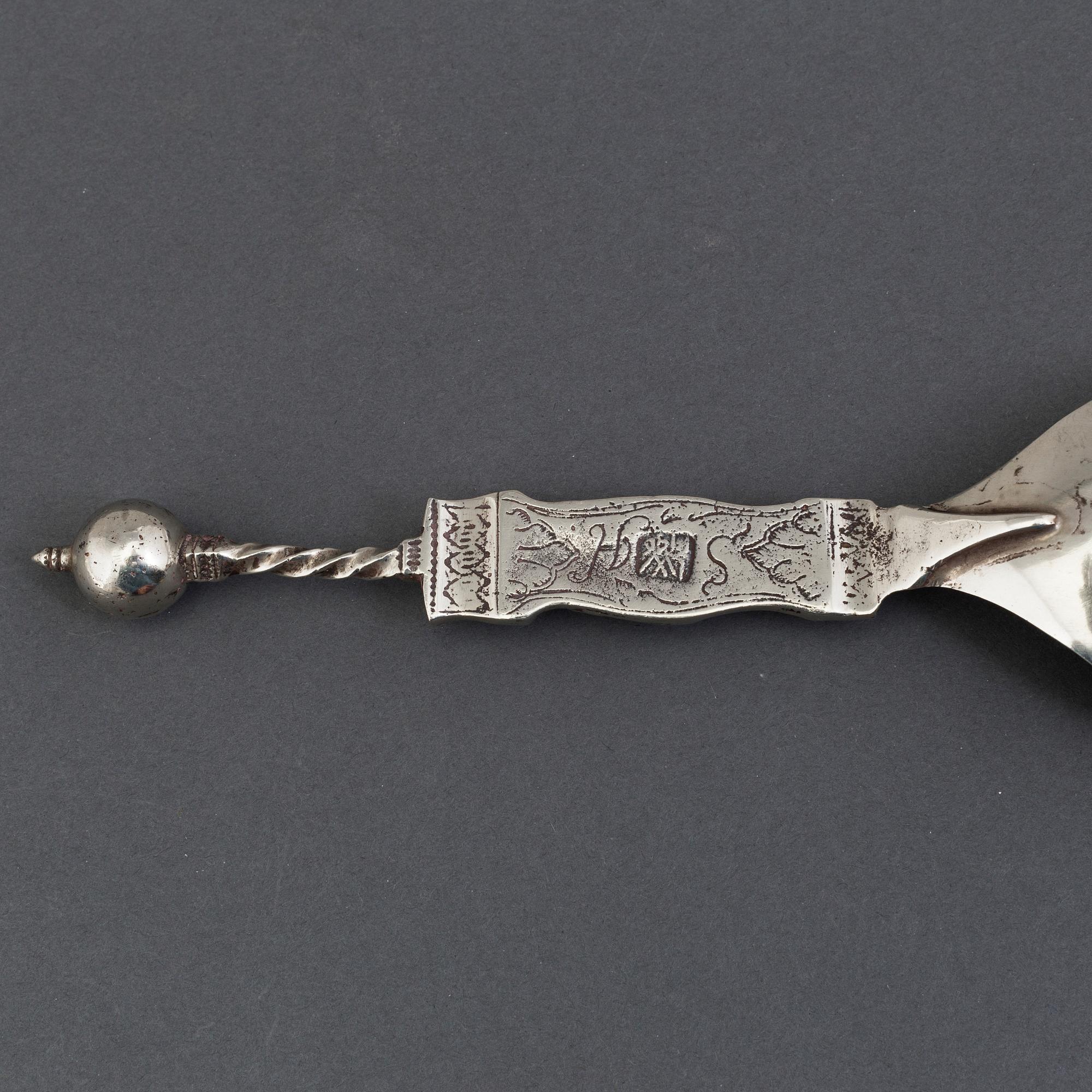 A late 19th / early 20th century silver spoon, unmarked.