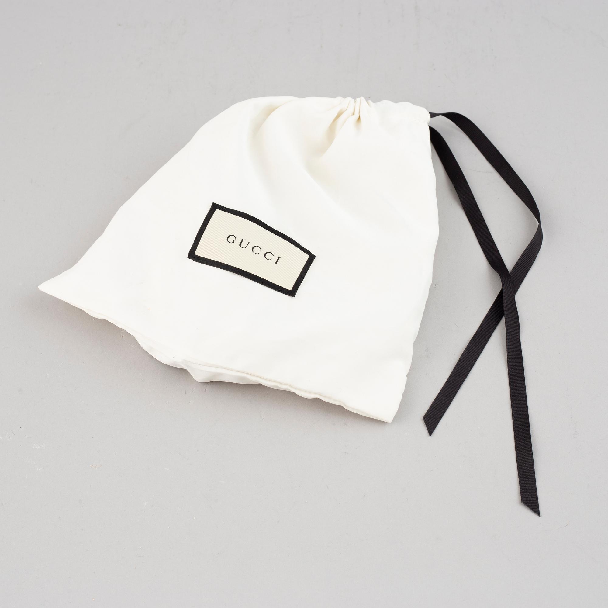 Gucci, a white leather belt, size 90 36.