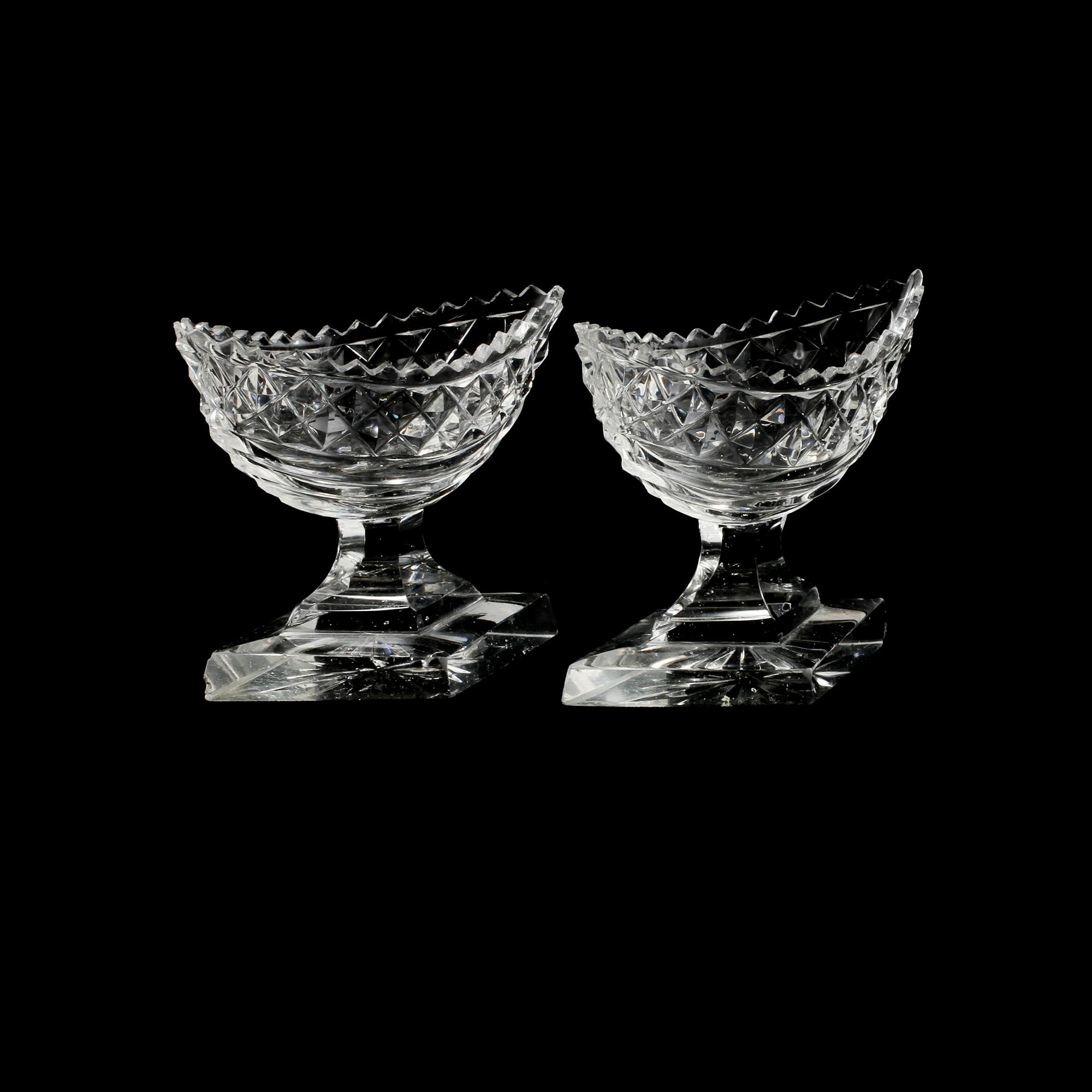 SALTKAR, ett par, glas, empire, 1800-talets första hälft.