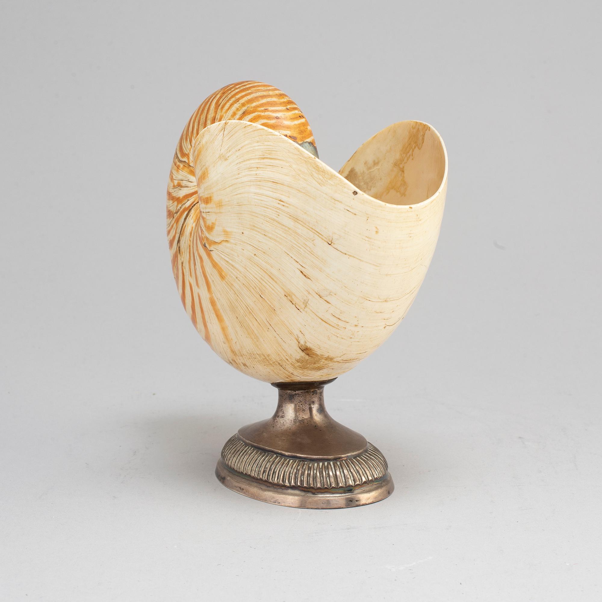 THEODOR JORTZ. A silver and shell bowl. Skänninge, 1826.