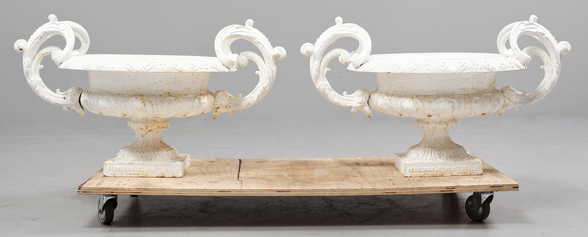 TRÄDGÅRDSURNOR, ett par, "No 3", Skoglund & Ohlsson Gefle, 1900-talets andra kvartal.