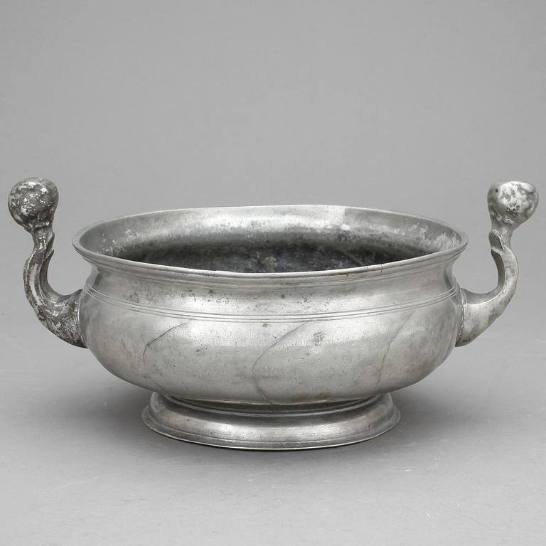 KALLSKÅL, tenn, 1700-tal.