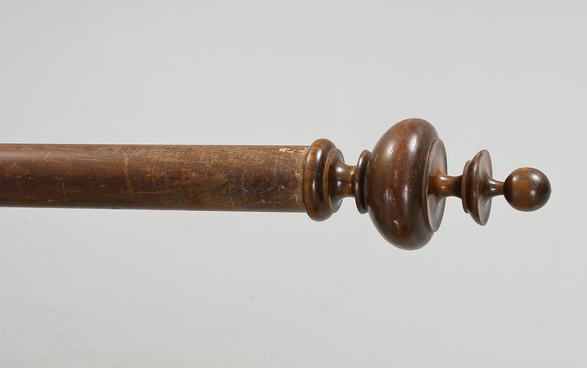 GARDINSTÄNGER, 3 st, med KONSOLER, nyrenässans, 1800-talets slut.