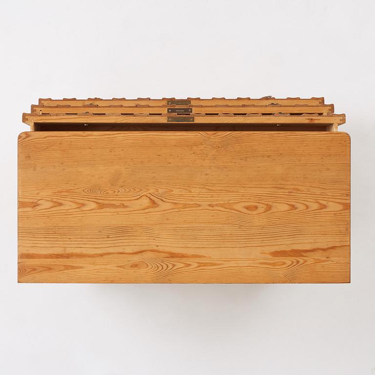Göran Malmvall, a Swedish Modern pine chest of drawers, Karl Andersson & Söner Möbelfabrik, mid 20th century.