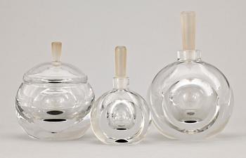 FLAKONGER, 2 st samt BURK MED LOCK, glas, art deco. Vicke Lindstrand, Orrefors, sign, 1930-tal.