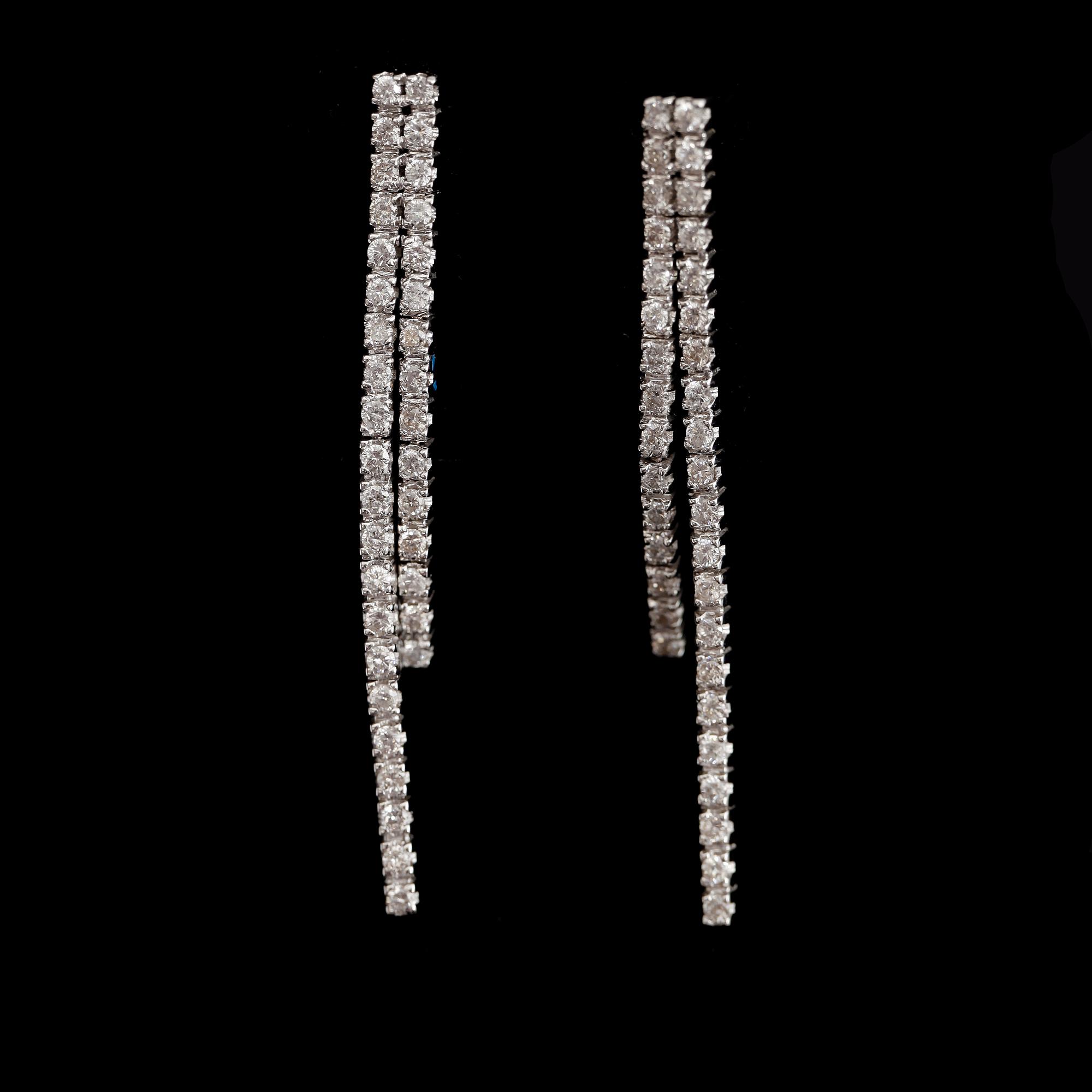 ÖRHÄNGEN, 1 par, 18 k vitguld, briljantslipade diamanter 1.08 ct.