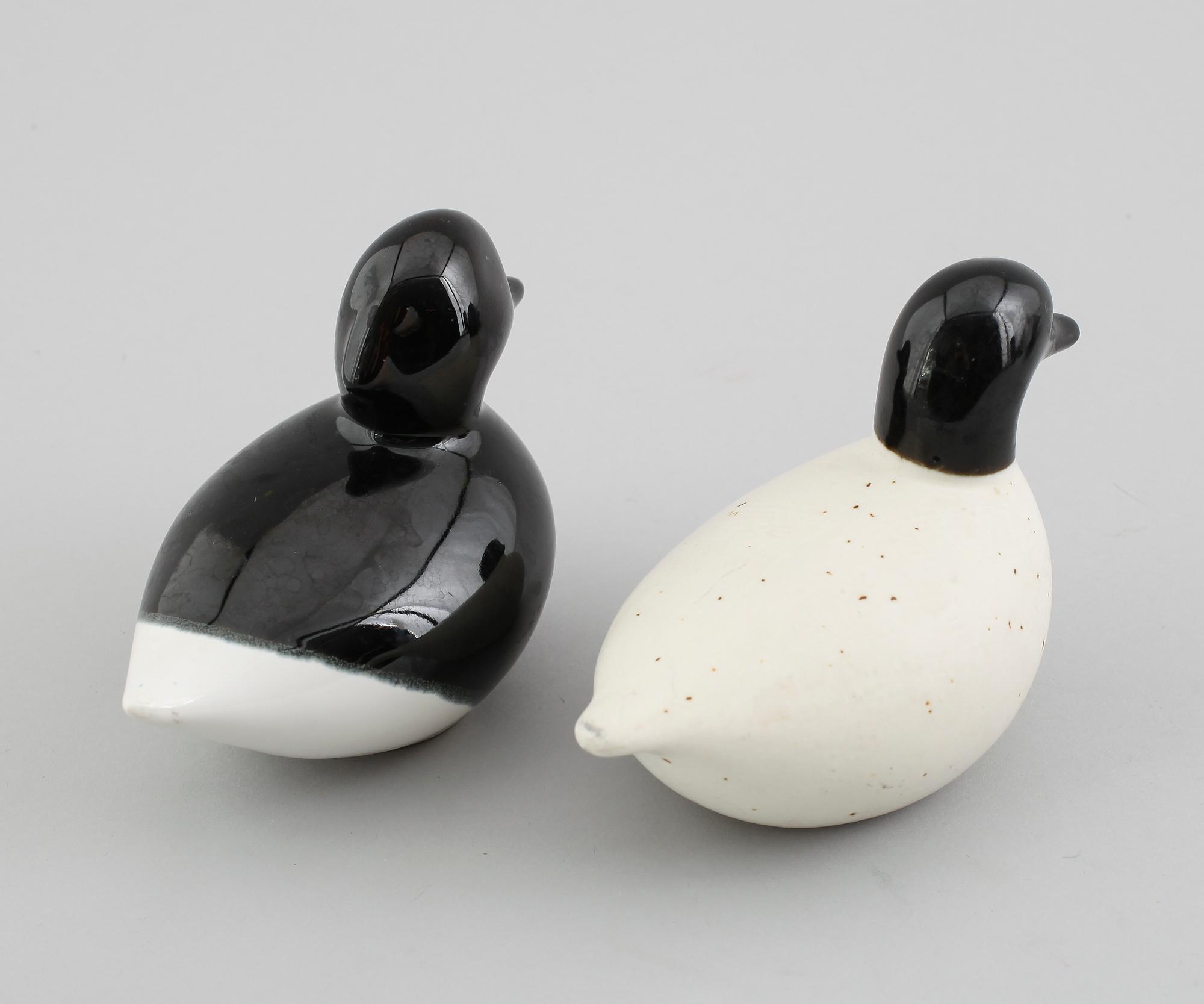 FIGURER, 2 st, keramik, sannolikt Finland, 1900-talets andra hälft.