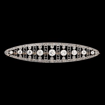 29. An old- and rose-cut diamond brooch. Total carat weight circa 0.80 ct.
