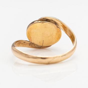 A 14K gold ring with an opal. Lagercrantz Jewellery, Tammisaari 2012.