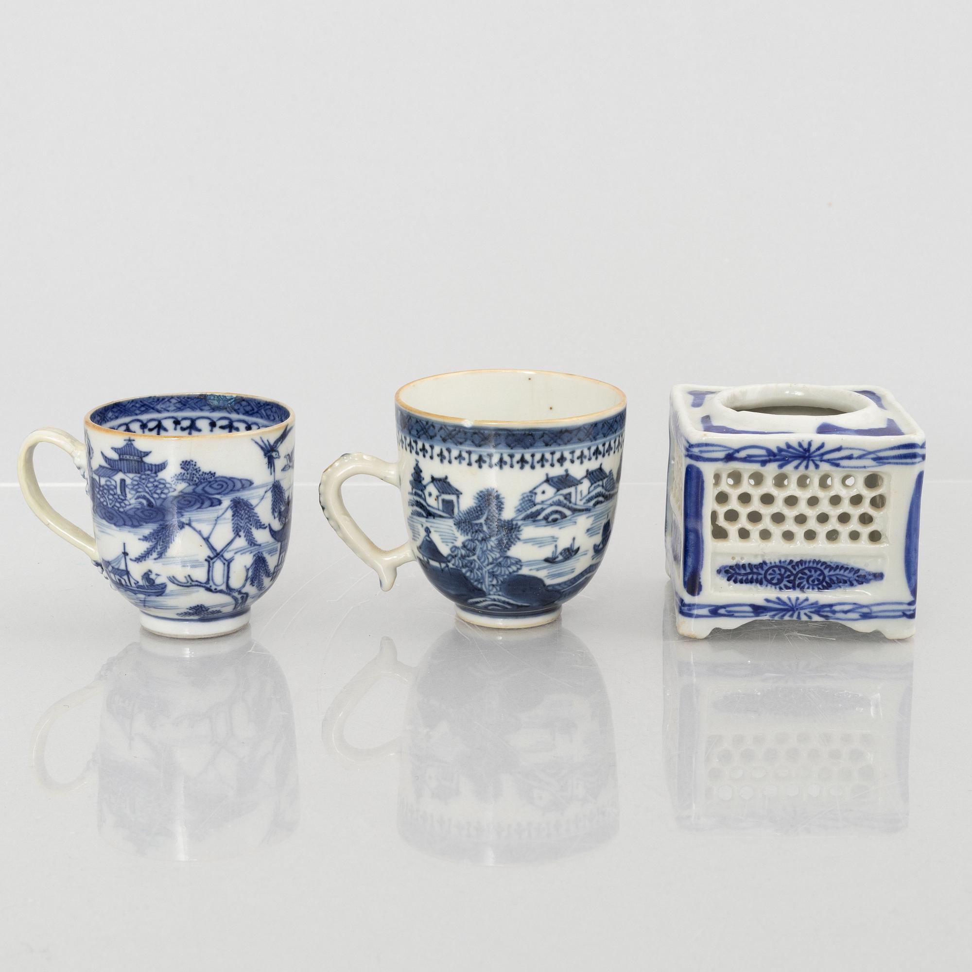 A set of 13 porcelain pieces, China, Qing dynasty, 18th century - early 20th century.