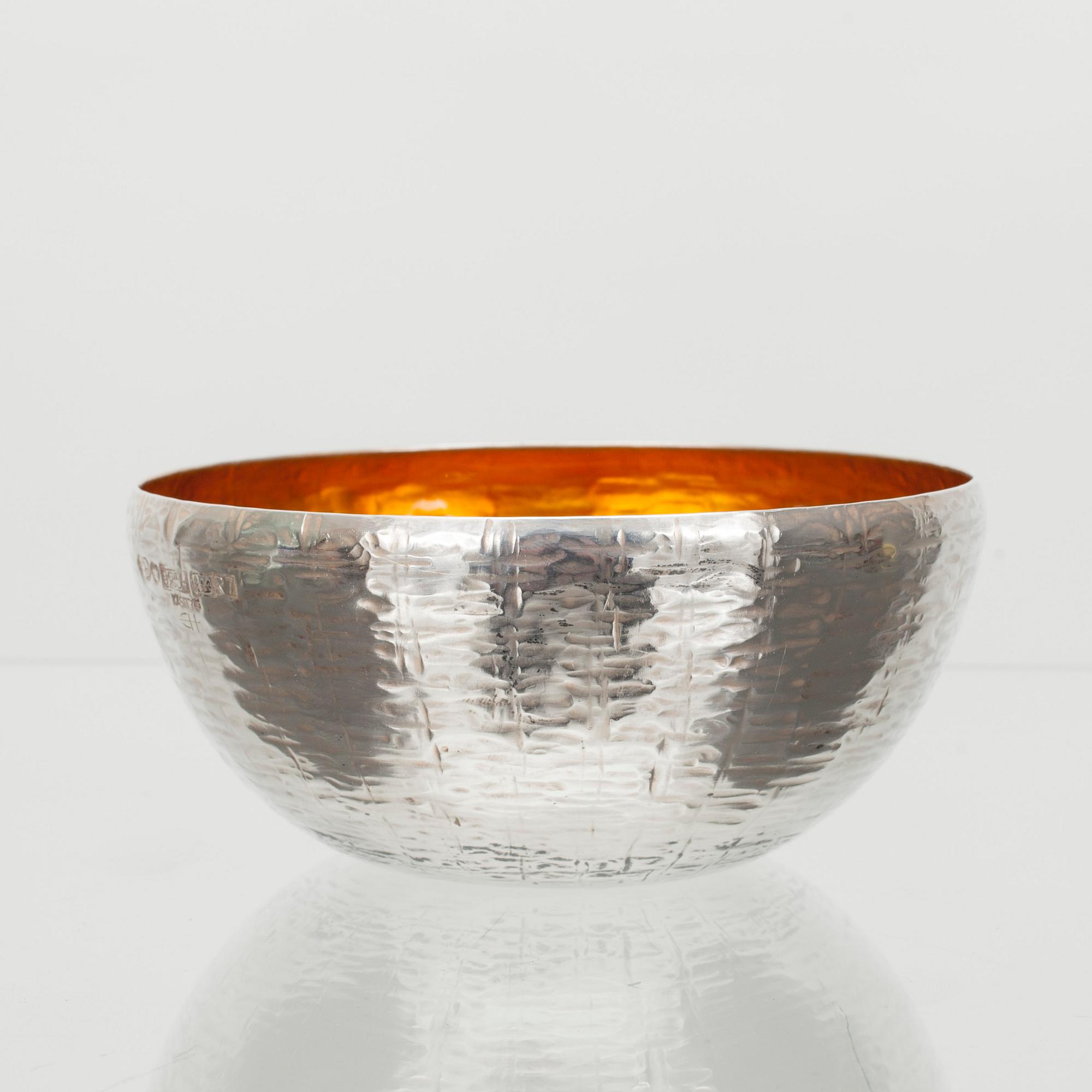 SKÅL, sterling silver och emalj, design Eva Hidström, Kultakeskus, Tavastehus 1970.