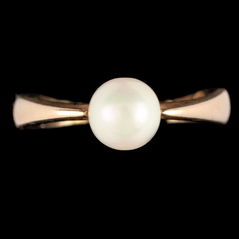 RING, 18k guld samt odlad pärla, Ceson, Göteborg, 1961. Vikt 4 g.