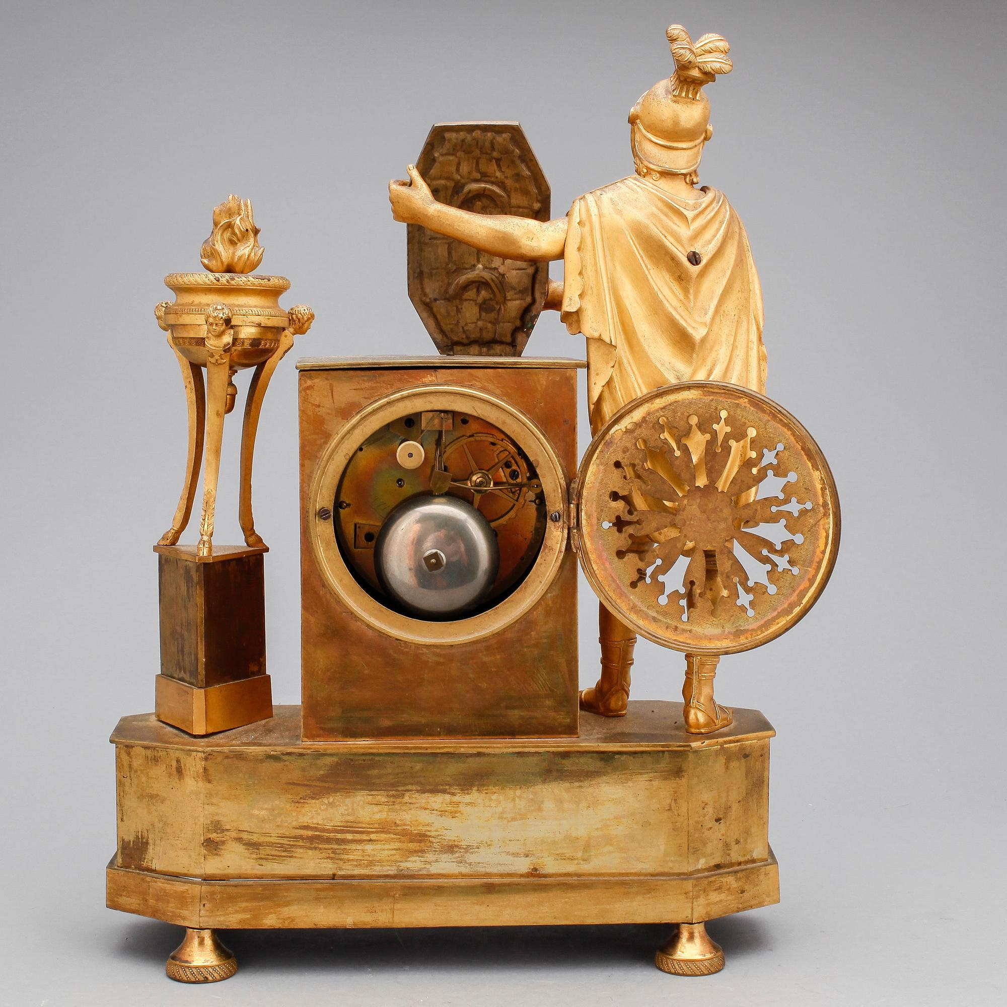BORDSPENDYL, empire, 1800-talets första hälft.