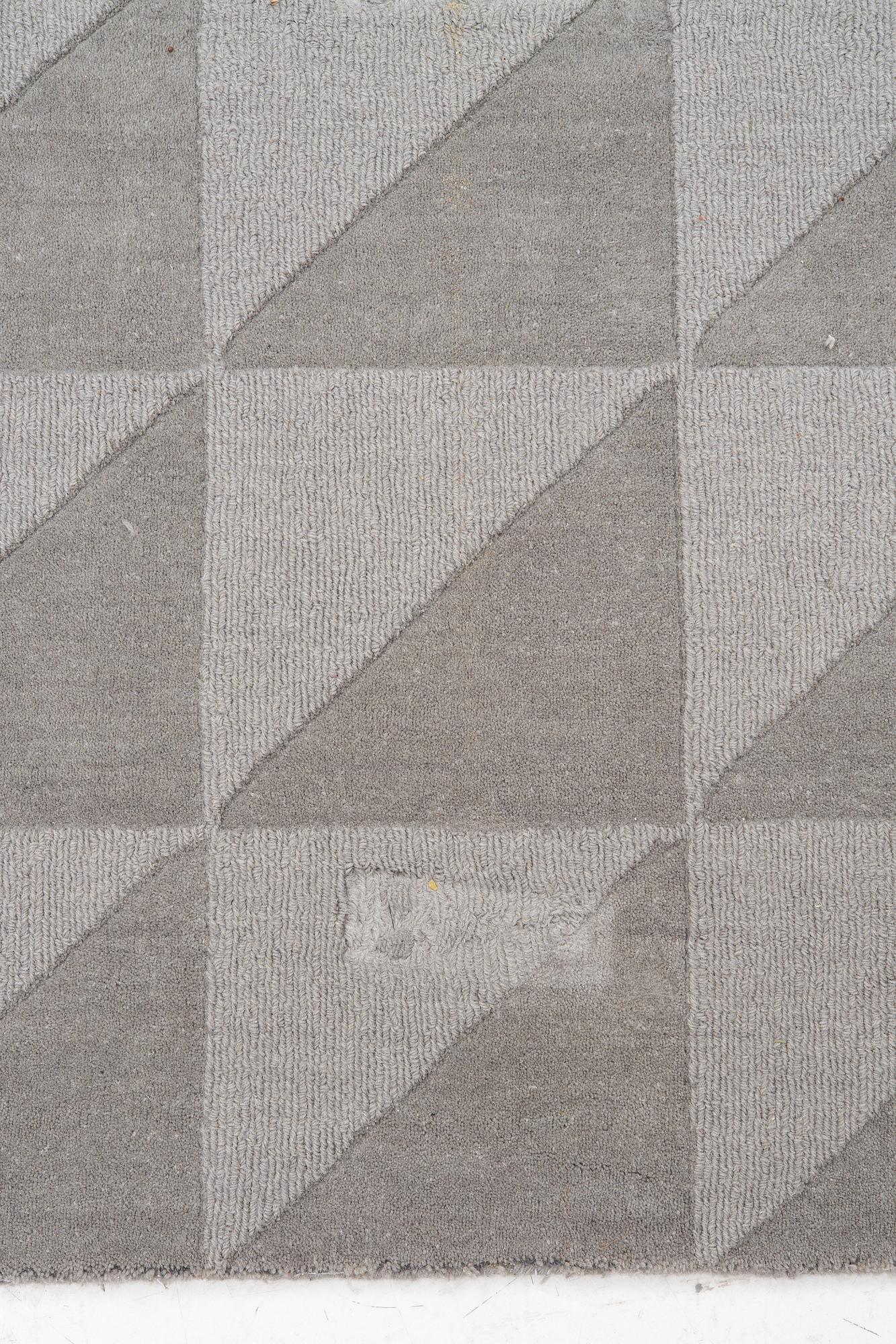 Carpet. Layered, approx. 400 x 300 cm.