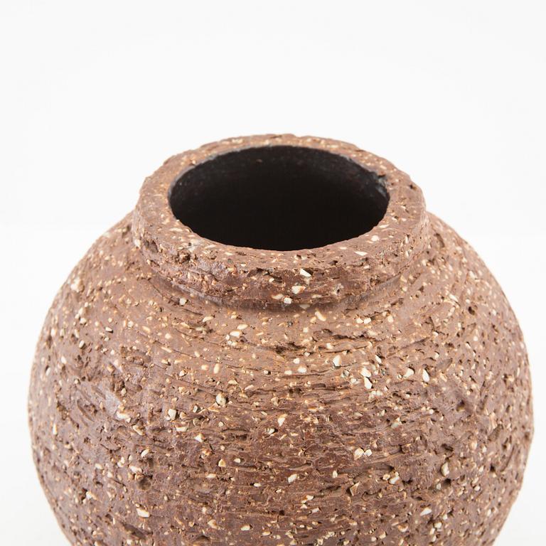 Gunnar Nylund, vas signerad Rörstrand/Lidköping chamotte.