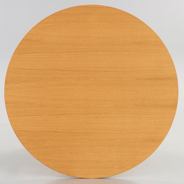 Hans J. Wegner, an oak dining table, Getama, Denmark.