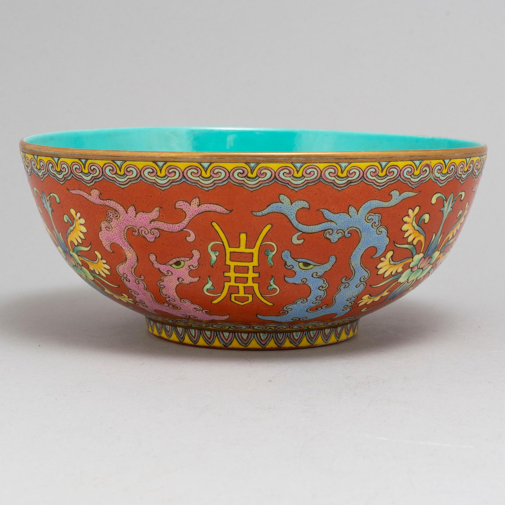 A chinese famille rose bowl, 20th century.