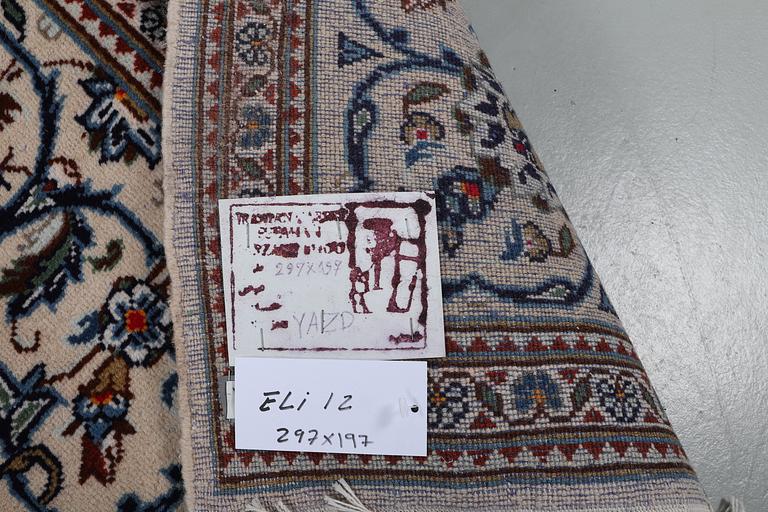 A carpet, Kashan, ca 297 x 197 cm.
