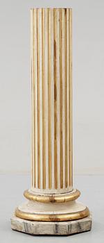 KOLONN. Gustaviansk stil, Sverige, 1900-talets första hälft.