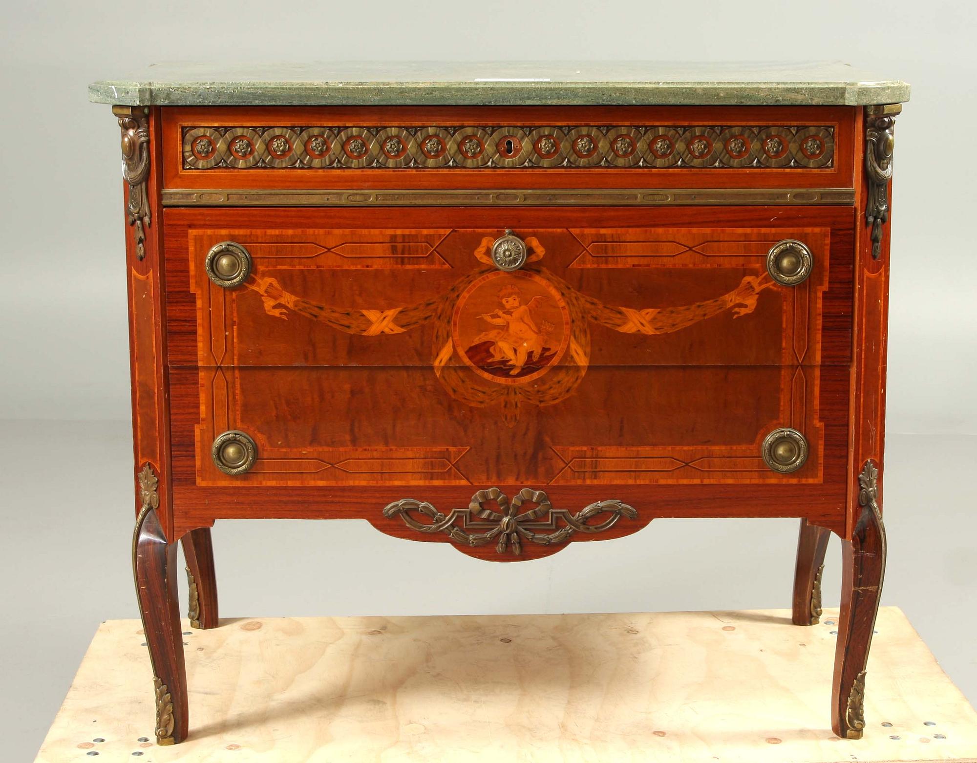 BYRÅ, gustaviansk stil, 1900-talets mitt.