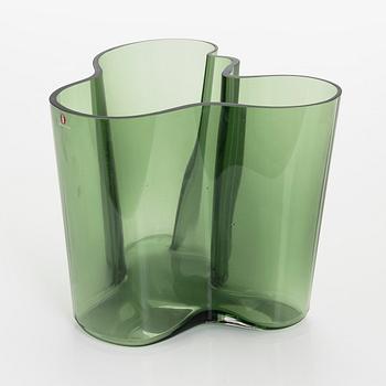 Alvar Aalto, a 'Savoy' 50-year jubilee vase, 3030, signed A. Aalto 1936-1986 Iittala 4180/8000.