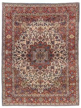 A semi-antique Isfahan carpet, ca 352 x 256 cm.