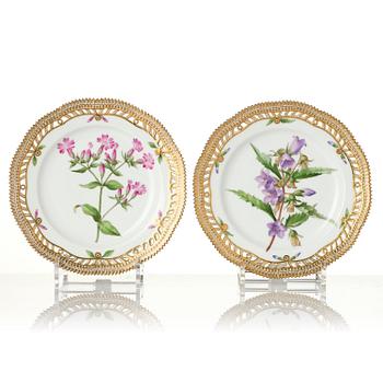A set of 12 Royal Copenhagen 'Flora Danica' lunch plates, Denmark, 1889-1922.