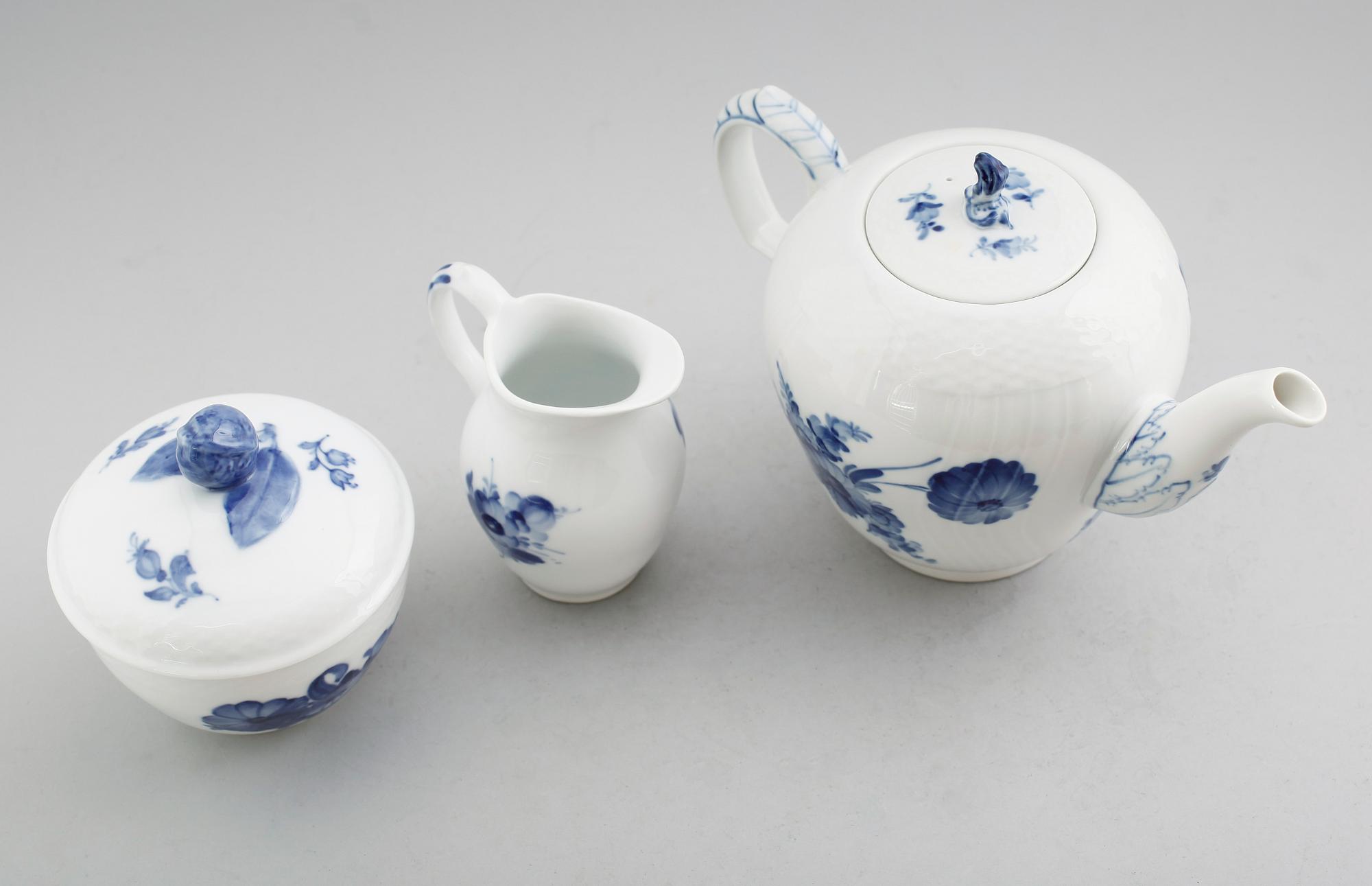 TESERVIS, 3 delar, porslin, "Blå Blomst", Royal Copenhagen.