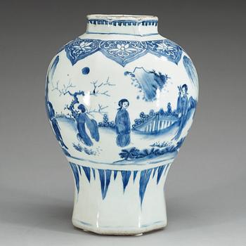 A blue and white Transitional jar, 17th Century.