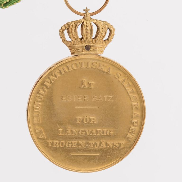 MEDALLION, 18K gold, Kungliga Patriotiska Sällskapet, ca 19 g, J Pettersson Stockholm 1948.