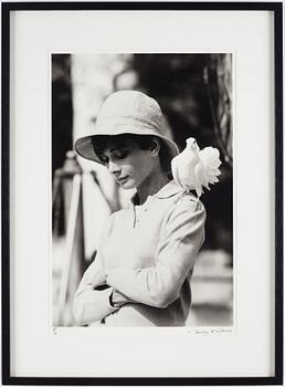 Terry O'Neill, "Audrey Hepburn with dove, St Tropez", 1967.