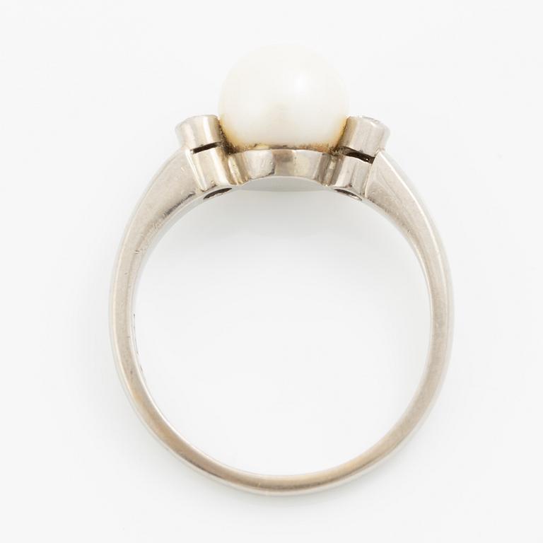 Ring 18K vitguld men en pärla och gammalslipade diamanter.